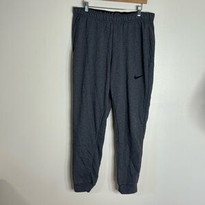 Nike men’s loungewear lightweight joggers pants with pockets size large